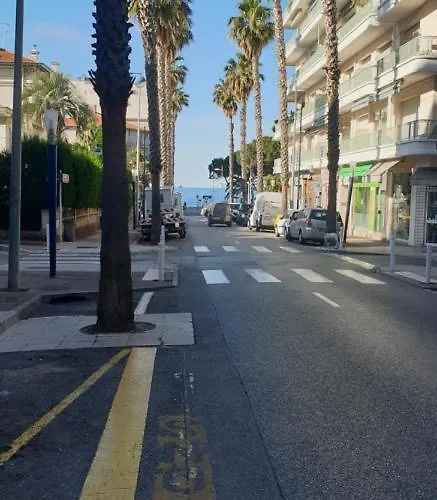 Daire Au Coeur De Juan A Deux Pas Des Plages *